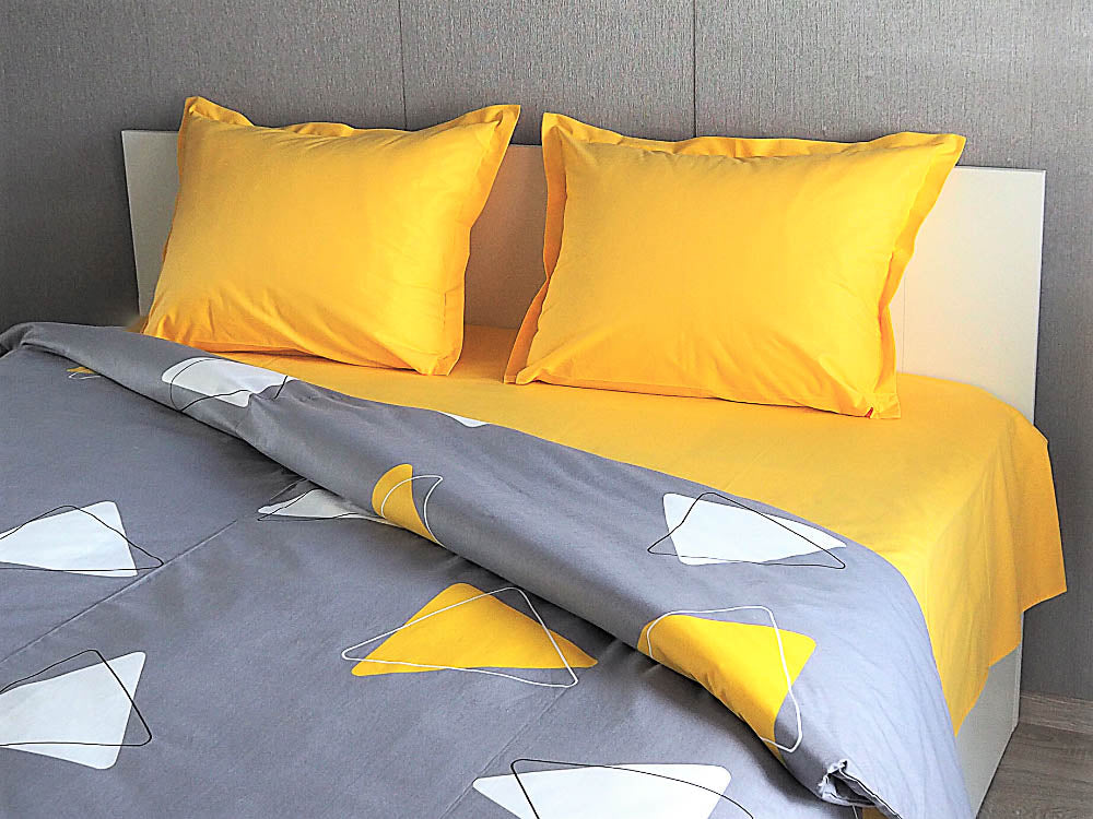 Yellow Triangles | Double Bedding Set - pillowcase 20x27"